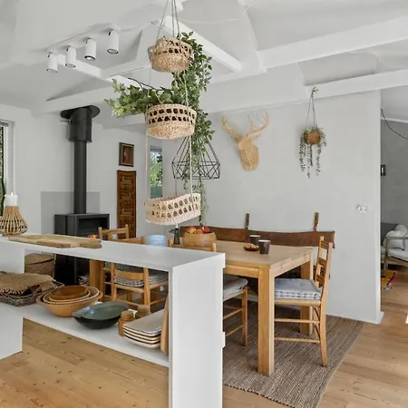 Beautiful In With 4 Bedrooms *